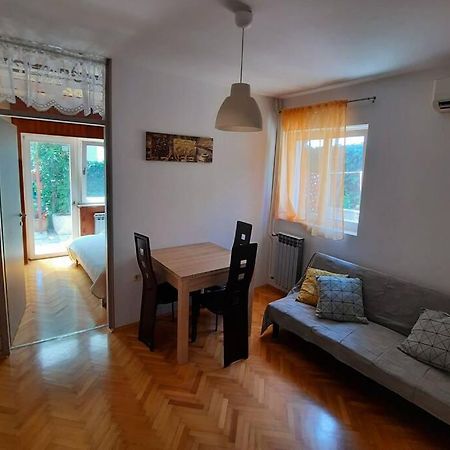 Cozy Apartment Alma, Two Steps From The Sea Medulin Bagian luar foto