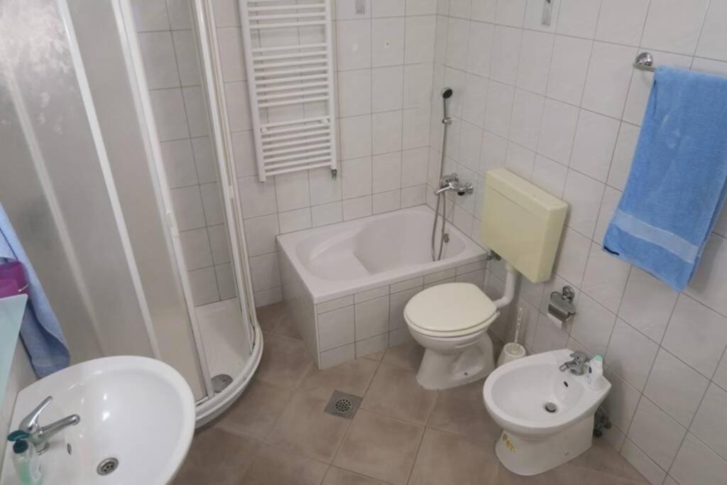 Cozy Apartment Alma, Two Steps From The Sea Medulin Bagian luar foto